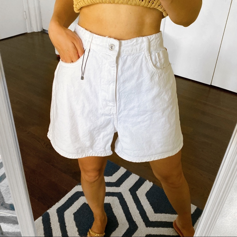 🐚 ZARA PLUS WHITE DISTRESSED HIGH WAIST DENIM SHORTS!